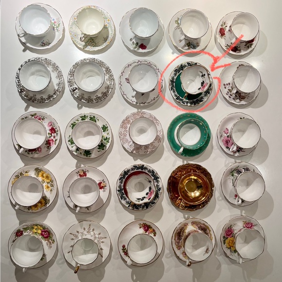 🎈2/$30 - WINDSOR TEACUP & SAUCER. Bone china. Green floral & gold leaf. England - Picture 7 of 8